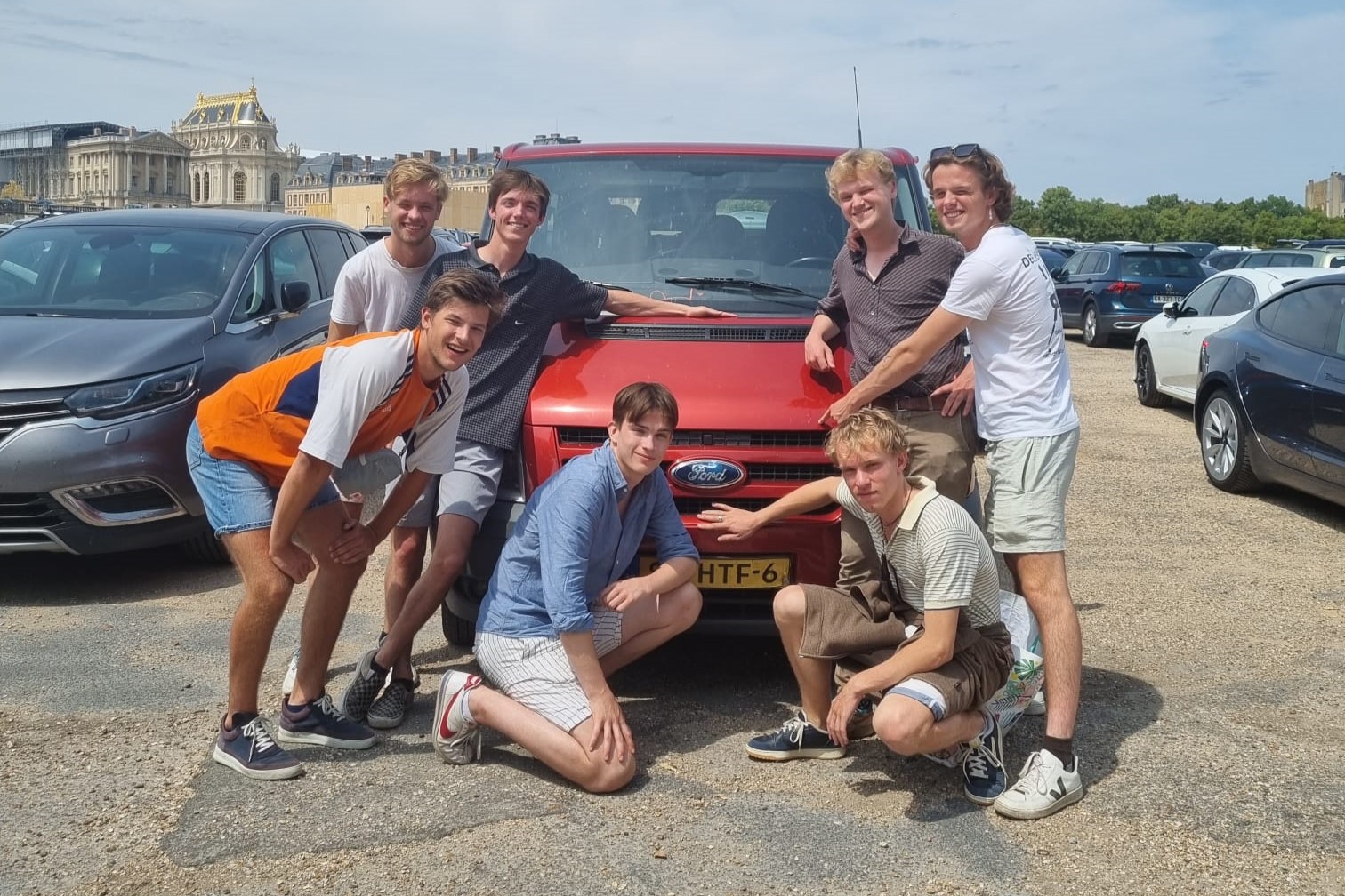 De Riggers bij het busje